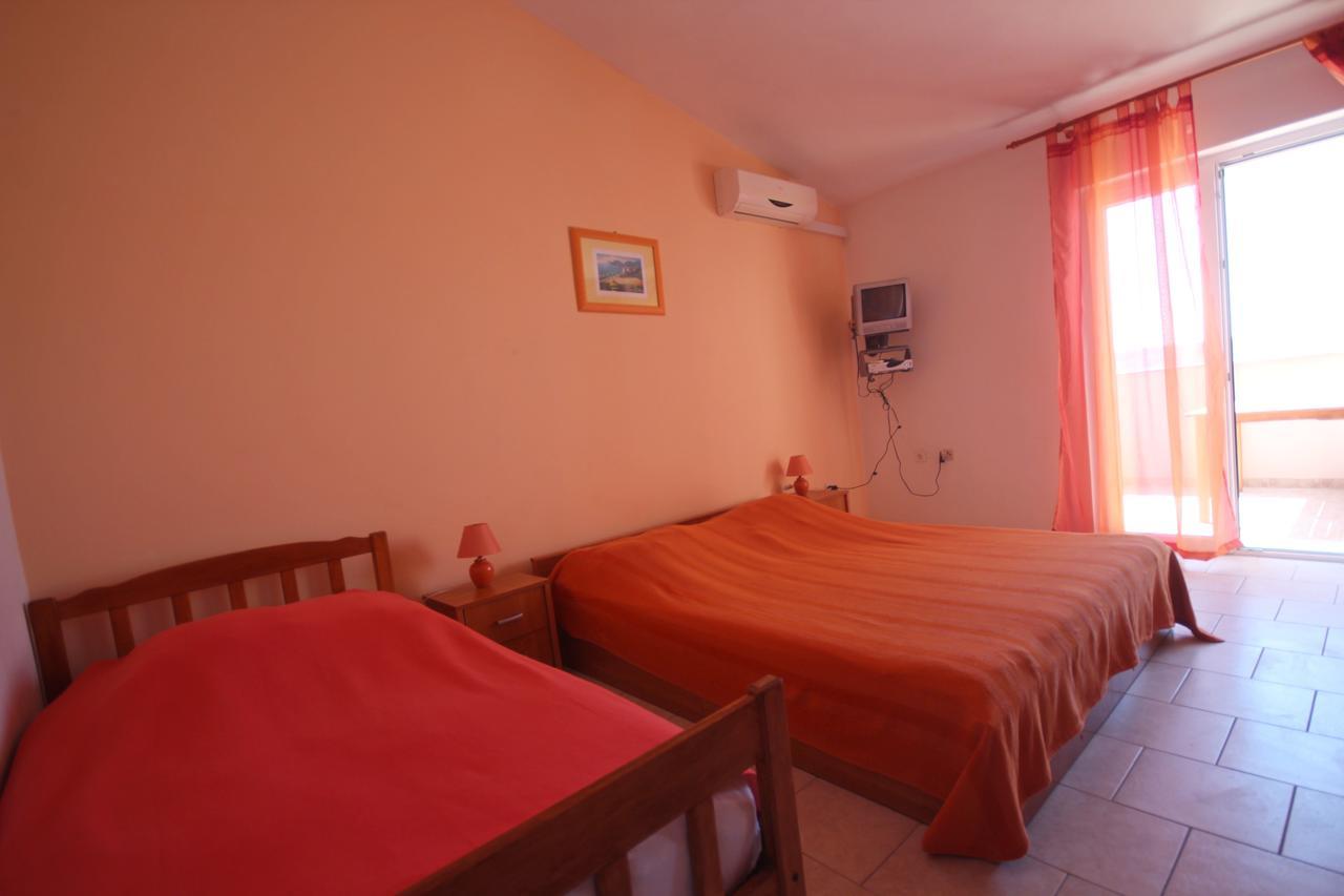 Apartments Njaco Ražanac الغرفة الصورة