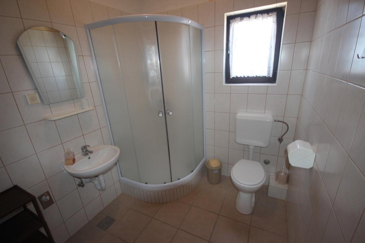 Apartments Njaco Ražanac الغرفة الصورة