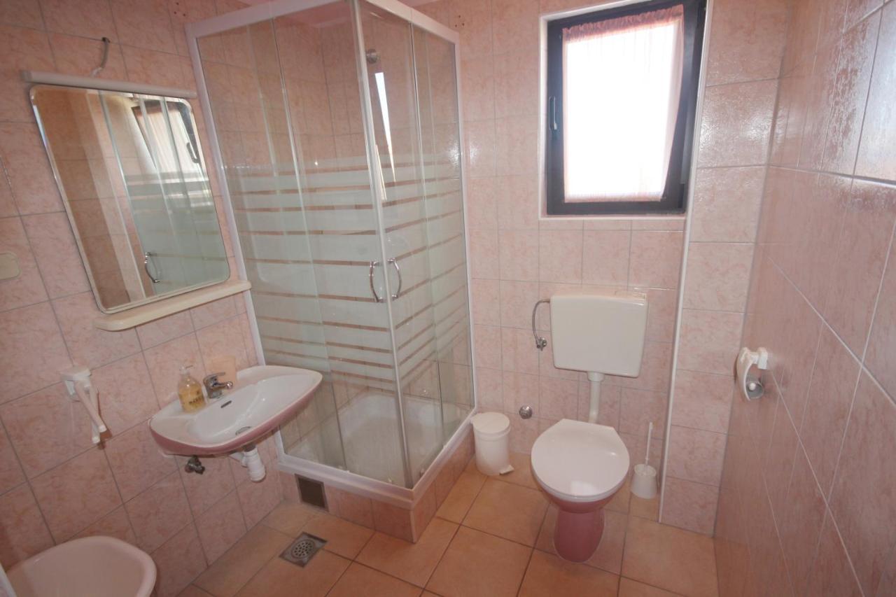 Apartments Njaco Ražanac الغرفة الصورة