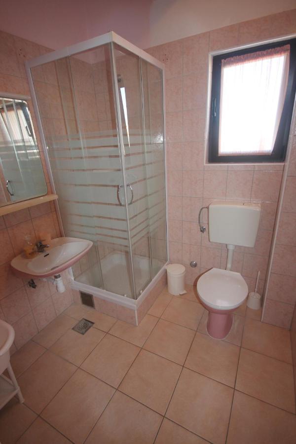 Apartments Njaco Ražanac الغرفة الصورة